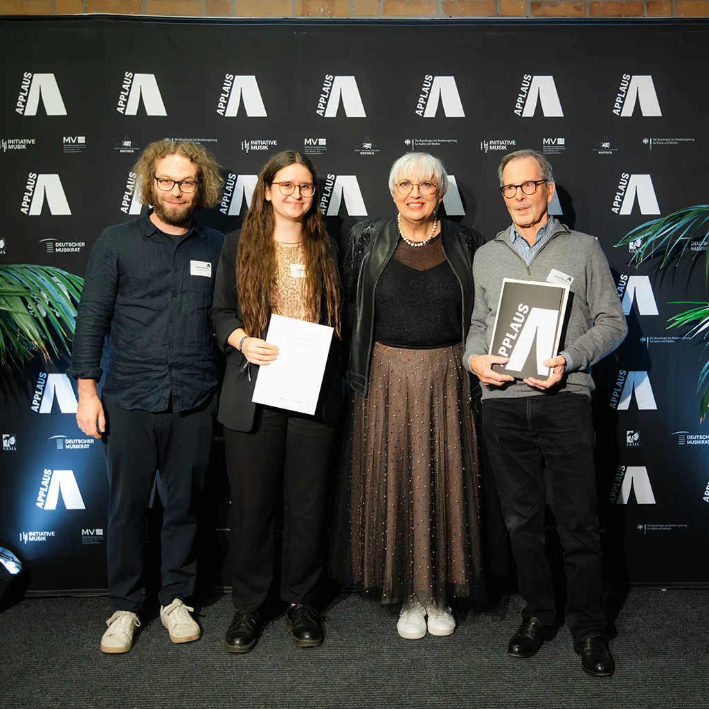 Foto (v.l.n.r.): Tobias Frohnhöfer, Hedwig Janko, Claudia Roth, Günter Muncke
© Michelle Dynio